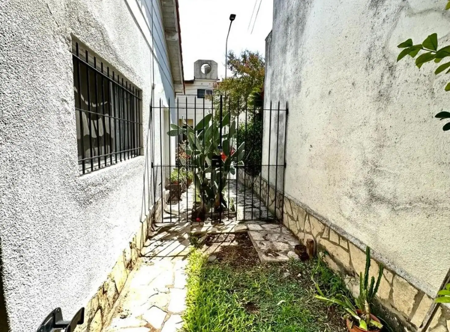 Casa en venta 3 Dormitorios con cochera, jardín, terraza y dependencia 3