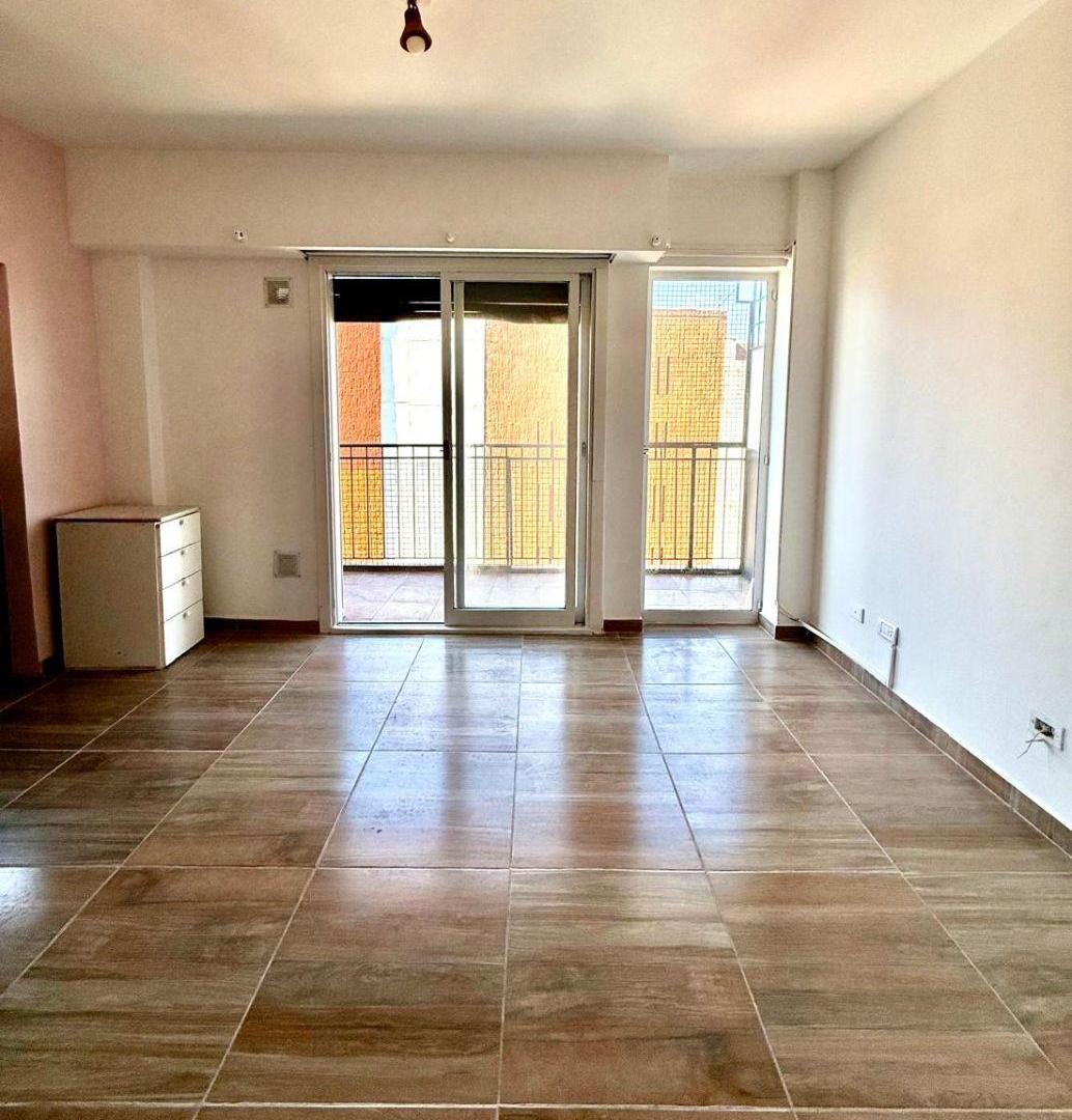 Foto de Departamento 2 amb sobre Av Cabildo, imagen 1