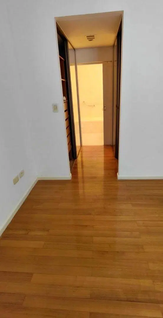 ES UN HERMOSO SEMIPISO EXCELENTE CATEGORIA AMBIENTE CLIMATIZADO PALIER PRIVADO COCHERA DETALLES 5