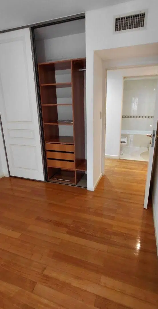 ES UN HERMOSO SEMIPISO EXCELENTE CATEGORIA AMBIENTE CLIMATIZADO PALIER PRIVADO COCHERA DETALLES 3