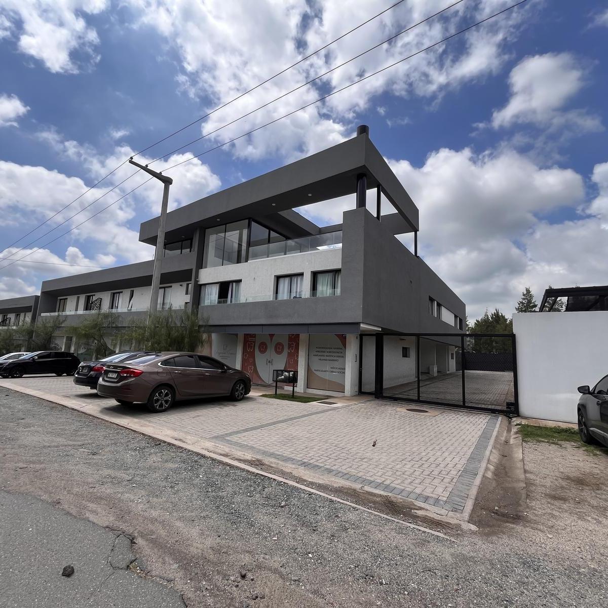 Duplex en Venta 3 Dorm. Housing La Calera 1