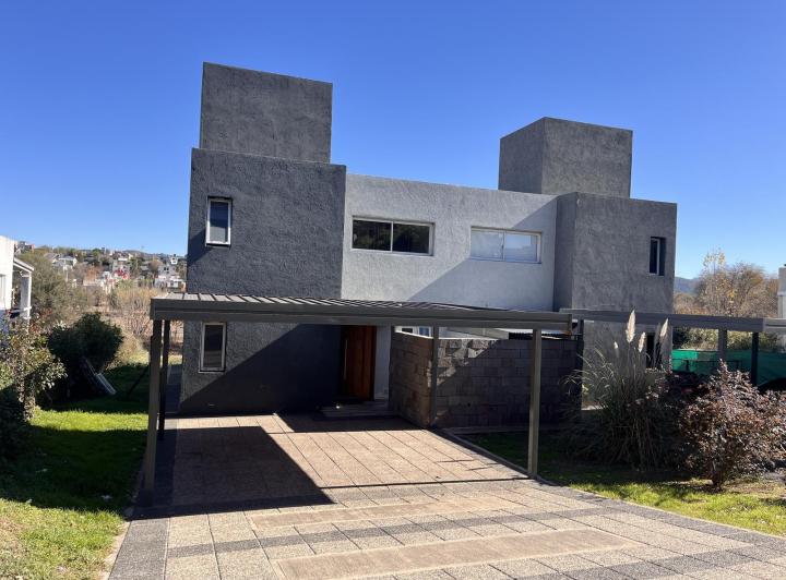 CASA EN VENTA LA CUESTA 3 DORMITORIOS 3