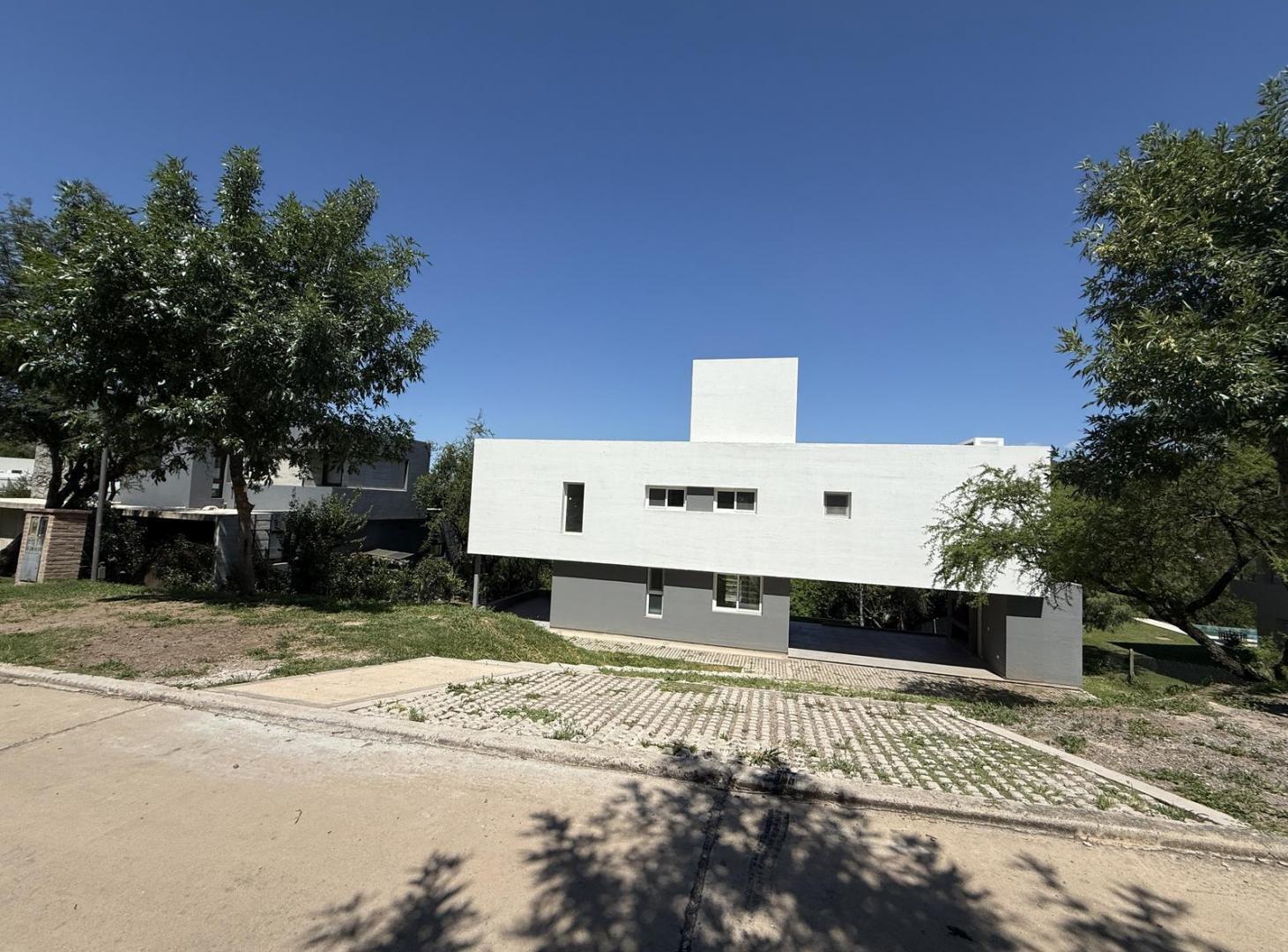 ESTANCIA Q2 MENDIOLAZA CASA A ESTRENAR 3 DORMITORIOS