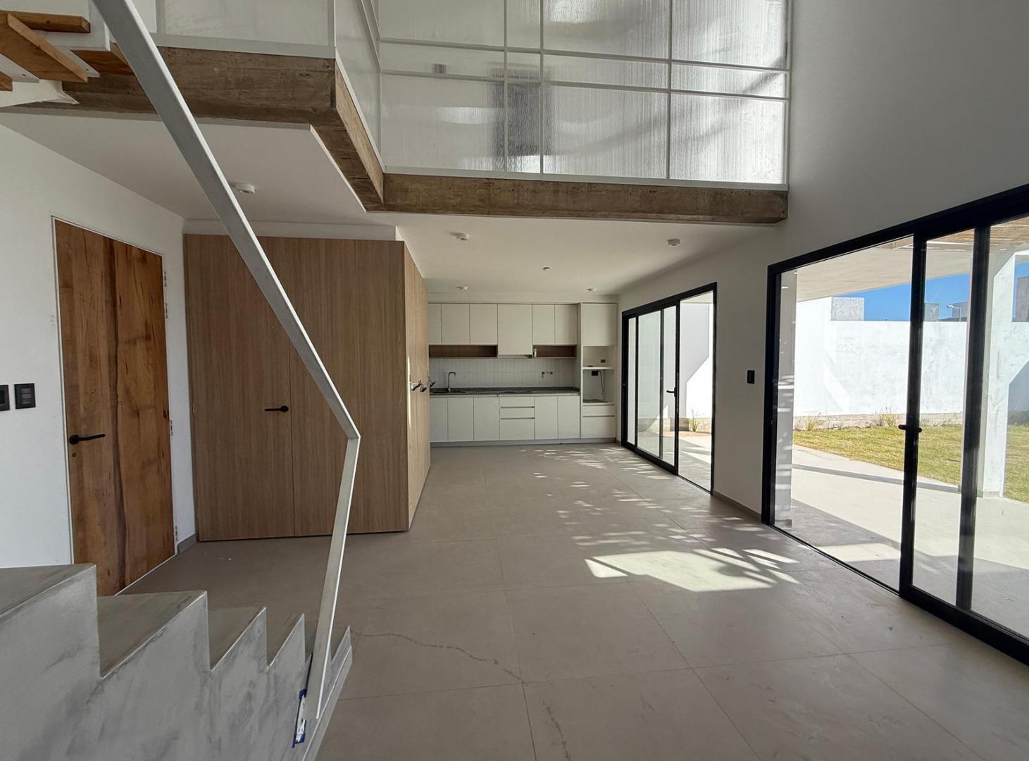 Foto de CASA EN VENTA EN DOCTA | 2 DORMITORIOS PILETA | DISEÑO Y CALIDAD, imagen 4