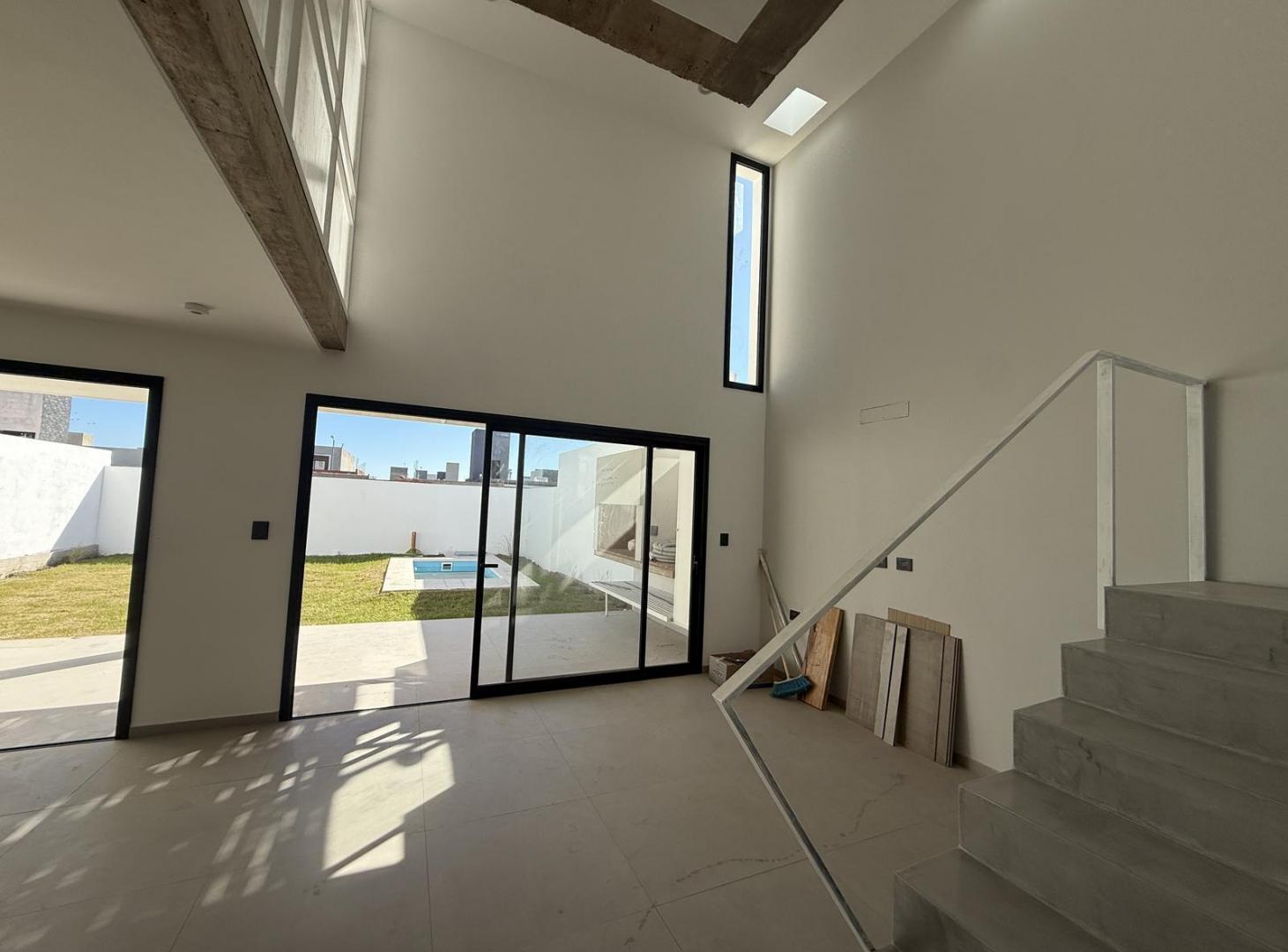 Foto de CASA EN VENTA EN DOCTA | 2 DORMITORIOS PILETA | DISEÑO Y CALIDAD, imagen 3