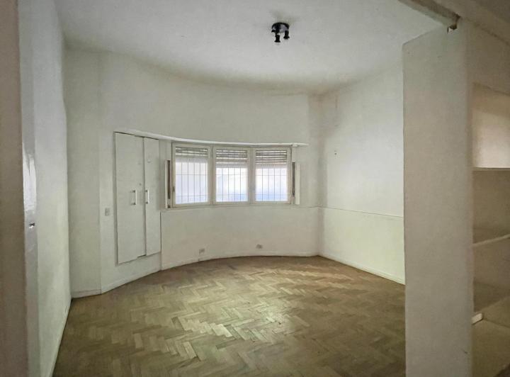Oficina en PH 3 Ambientes en Planta Baja al Frente con Patio - No Apto Vivienda 3