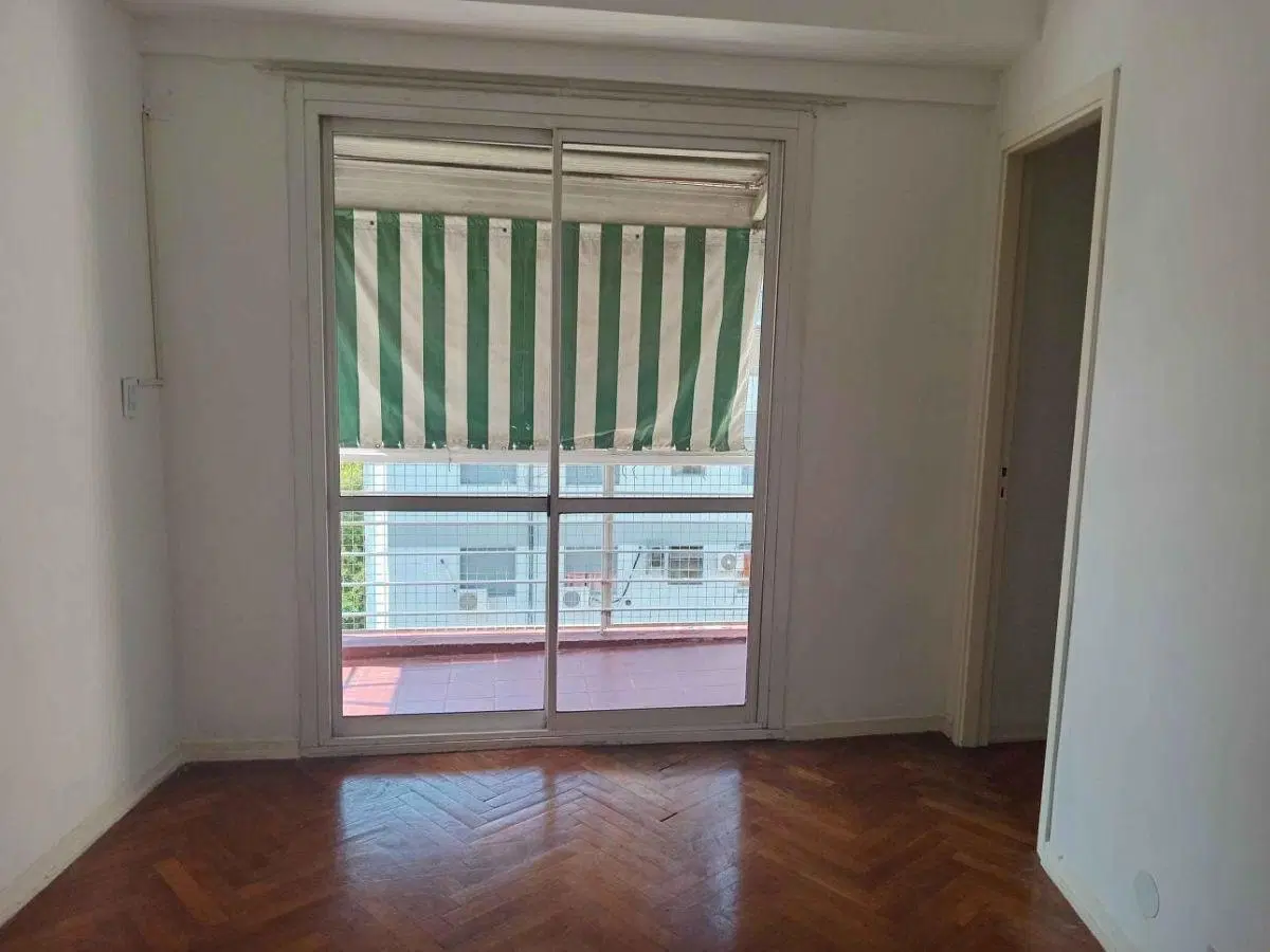Departamento 2 Ambientes Al Frente con Balcón - Muy Luminoso - Bajas Expensas 3