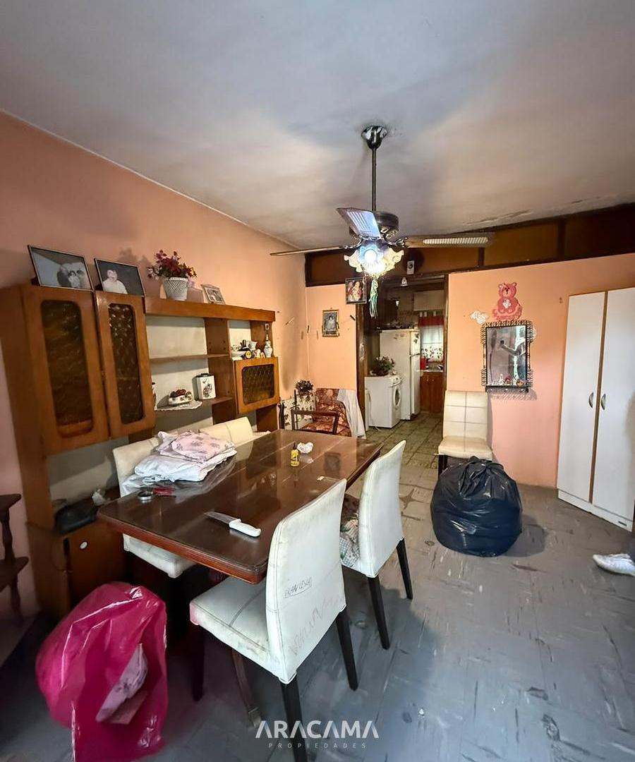 Foto de Casa a Reciclar en Venta en Monte Grande, imagen 2