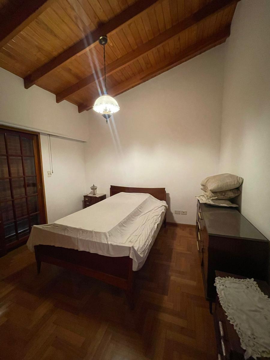 RAMOS MEJIA- VENTA- EDIFICIO INDUSTRIAL CON AMPLIA VIVIENDA DE CATEGORIA