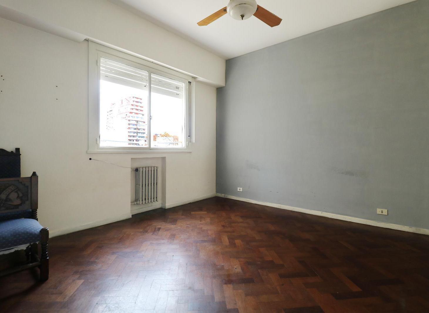 Foto de la propiedad en Lezica al 3900 - Exclusivo Piso 4 Ambientes c/ Balcón
