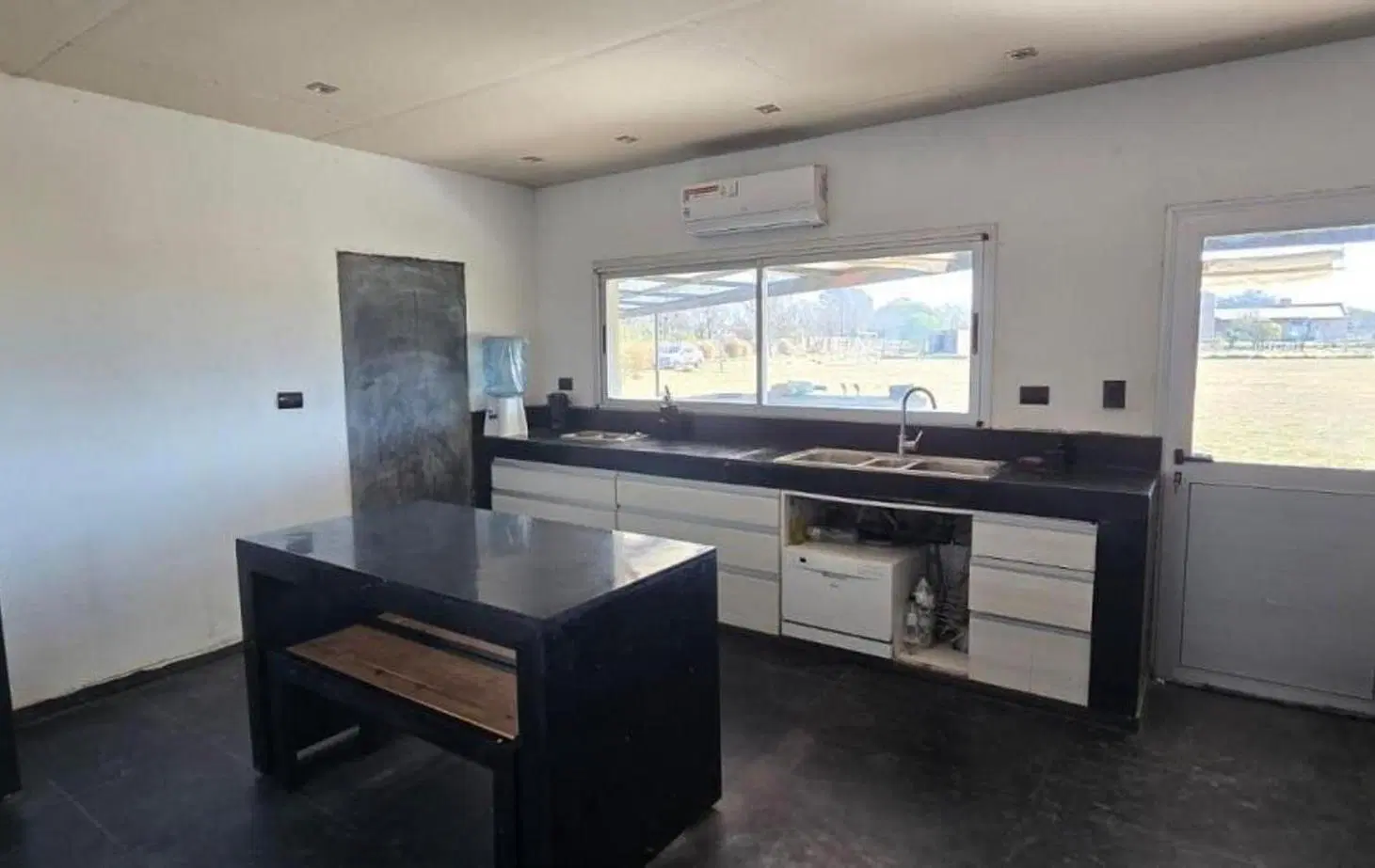 SE ALQUILA CASA 3 DORM., 2 BAÑOS, GALPON, PARQUE DE 8.387M2. 8