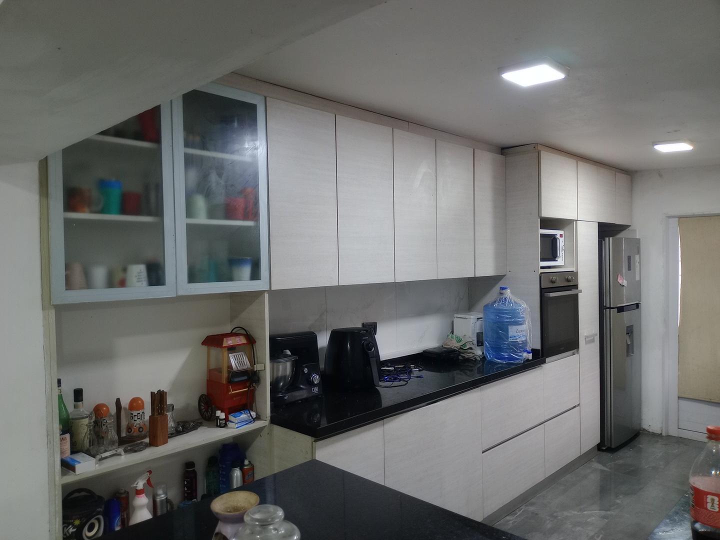 Foto de SE VENDE CASA 4 DORM. + DPTO 1 DORM. PILETA, PATIO, TERRAZA., imagen 2