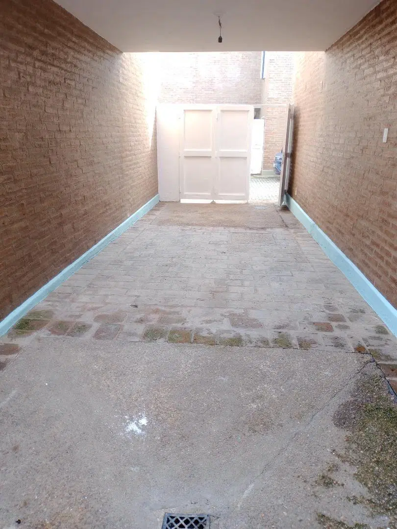 SE VENDE DUPLEX 3 DORM., COCHERA DOBLE Y/O PATIO, EN HOUSING 8