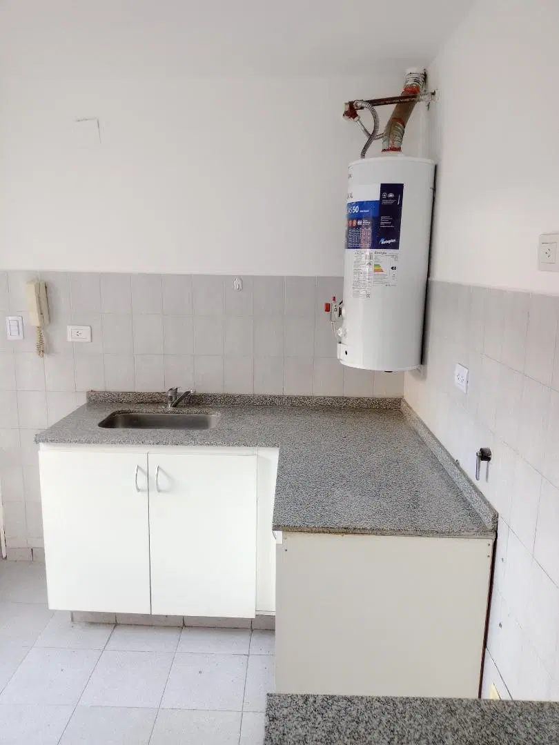 SE VENDE DUPLEX 3 DORM., COCHERA DOBLE Y/O PATIO, EN HOUSING 2