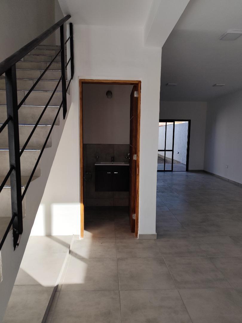 Foto de M&L Alquila Duplex 2 dorm en Valle Cercano - disponible Agos, imagen 1