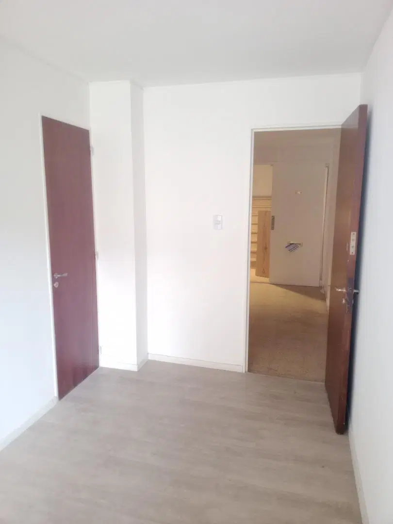 SE ALQUILA OFICINA, SAN JUAN Y CAÑADA, 2 PRIVADOS-BAÑO-SALA. 8