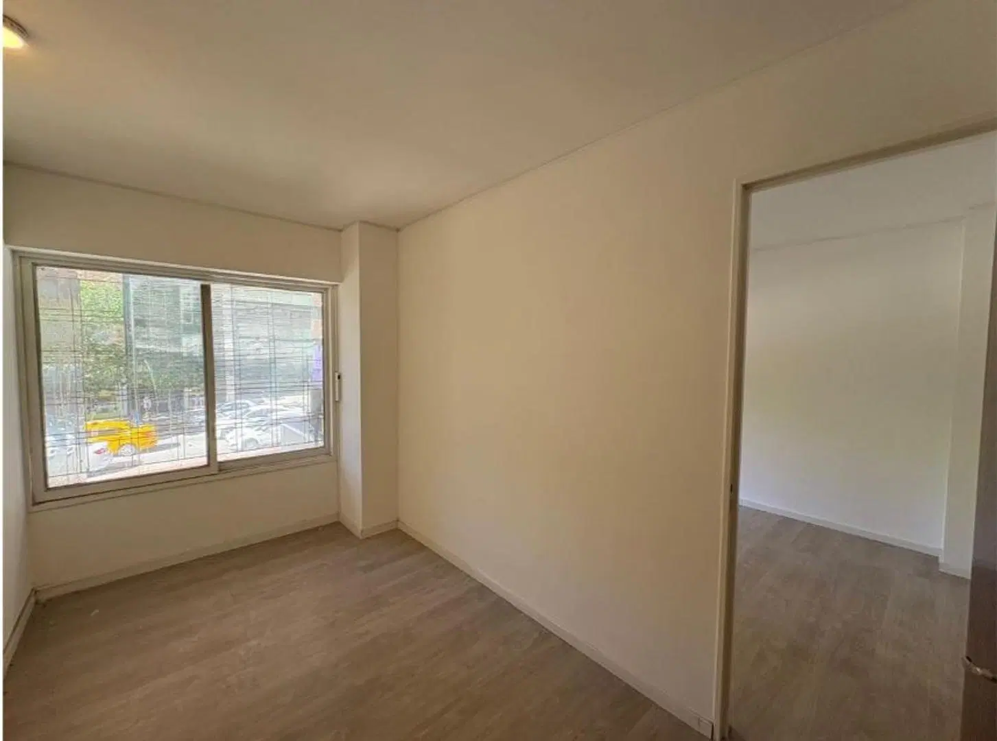 SE ALQUILA OFICINA, SAN JUAN Y CAÑADA, 2 PRIVADOS-BAÑO-SALA. 8