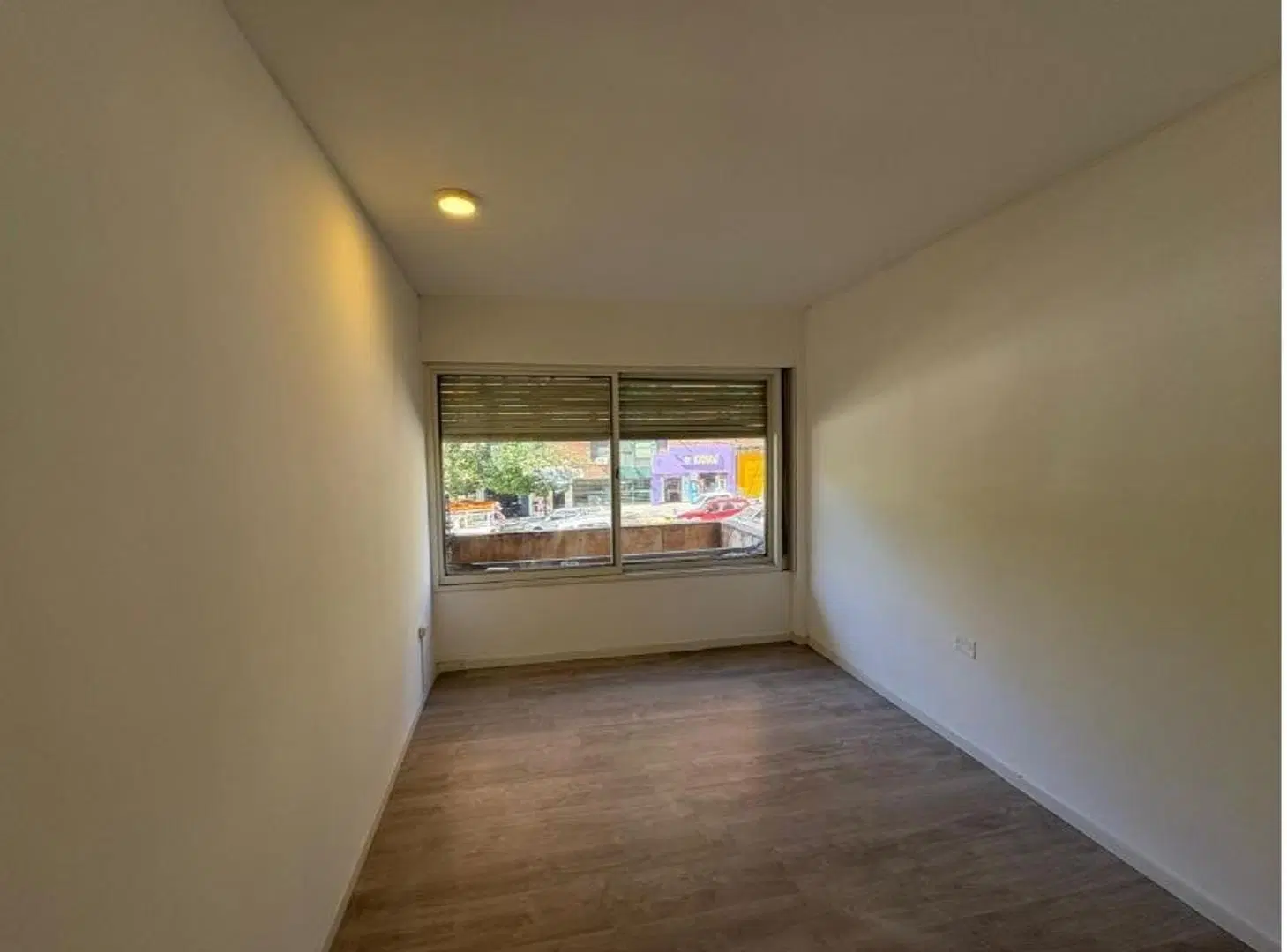 SE ALQUILA OFICINA, SAN JUAN Y CAÑADA, 2 PRIVADOS-BAÑO-SALA. 2