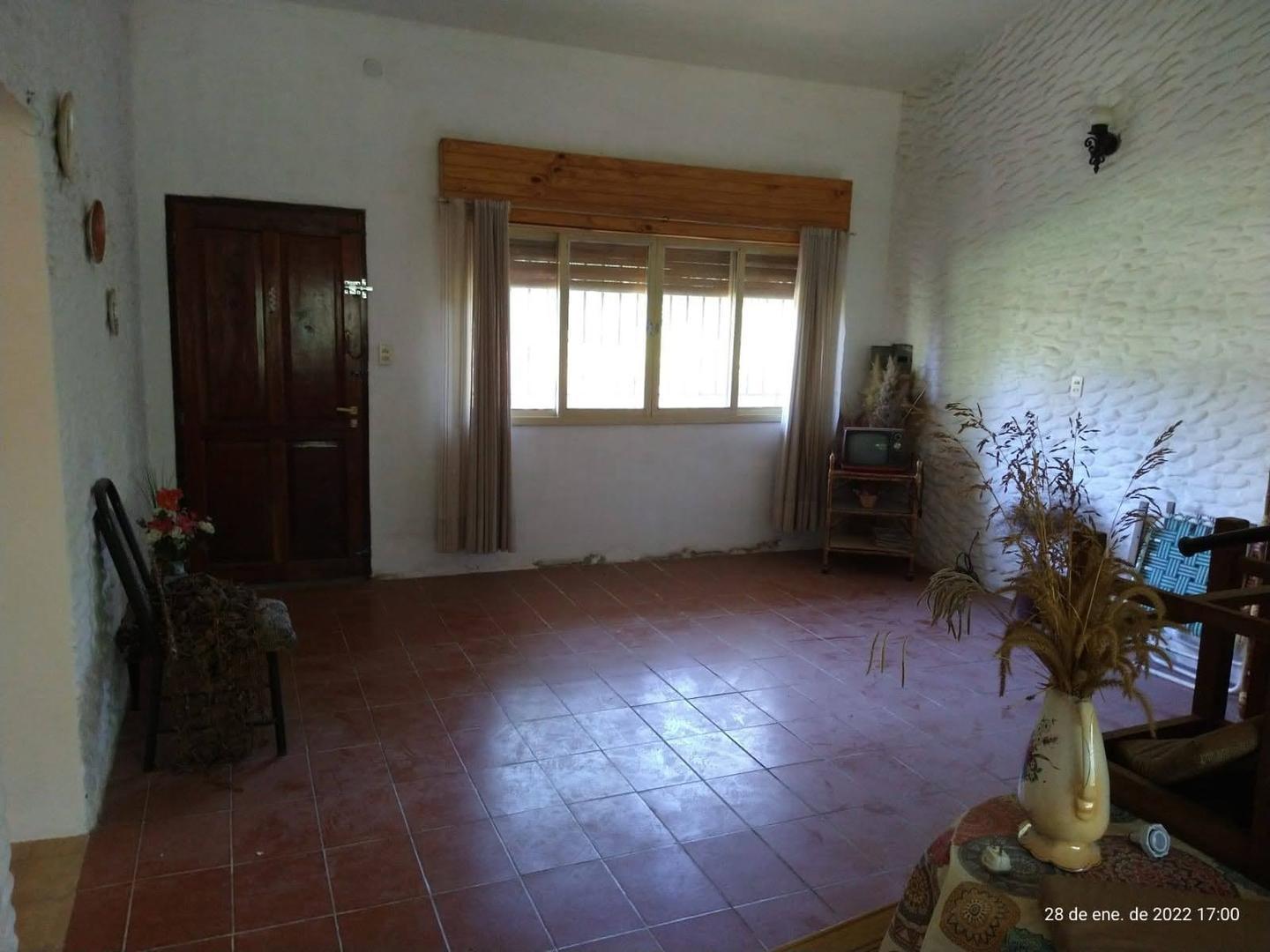 Foto de SE VENDE CASA 2 DORM, PATIO, COCHERA, 4 CUADRAS RIO COSQUIN., imagen 4