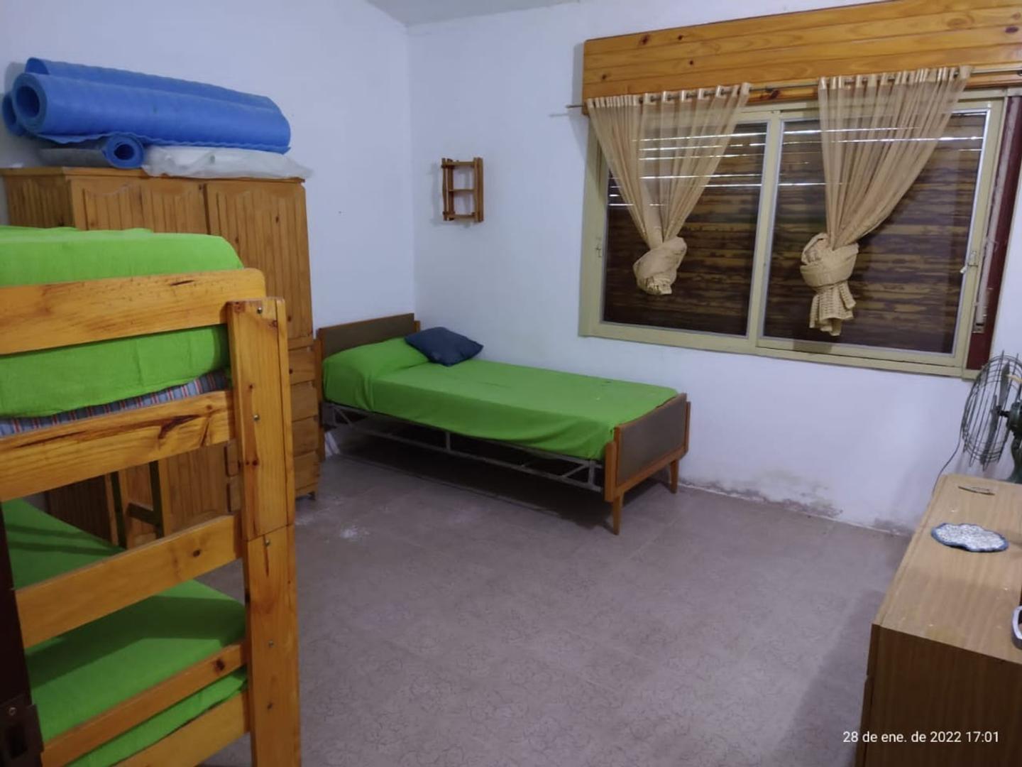 Foto de SE VENDE CASA 2 DORM, PATIO, COCHERA, 4 CUADRAS RIO COSQUIN., imagen 5