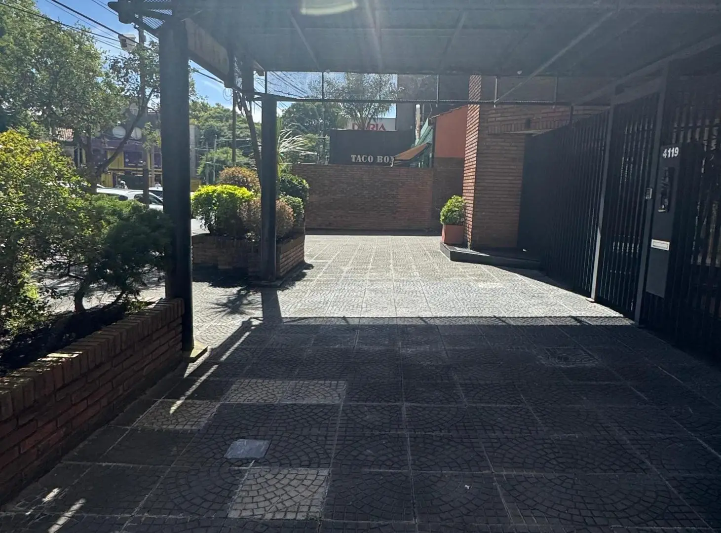 Excelente Piso en torre//sobre libertador con 2 cocheras//Dependencia servicio 5