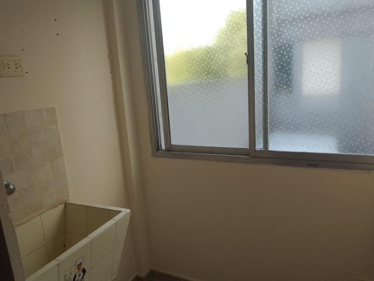 Foto de DEPARTAMENTO 2 AMBIENTES EN ZONA RESIDENCIAL A 1 CUADRA DE ESTACION, imagen 4