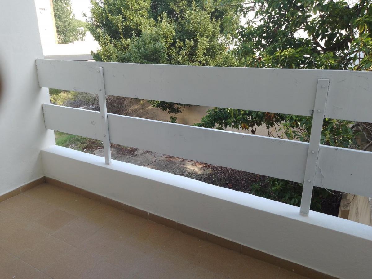 Foto de DEPARTAMENTO 2 AMBIENTES EN ZONA RESIDENCIAL A 1 CUADRA DE ESTACION, imagen 2