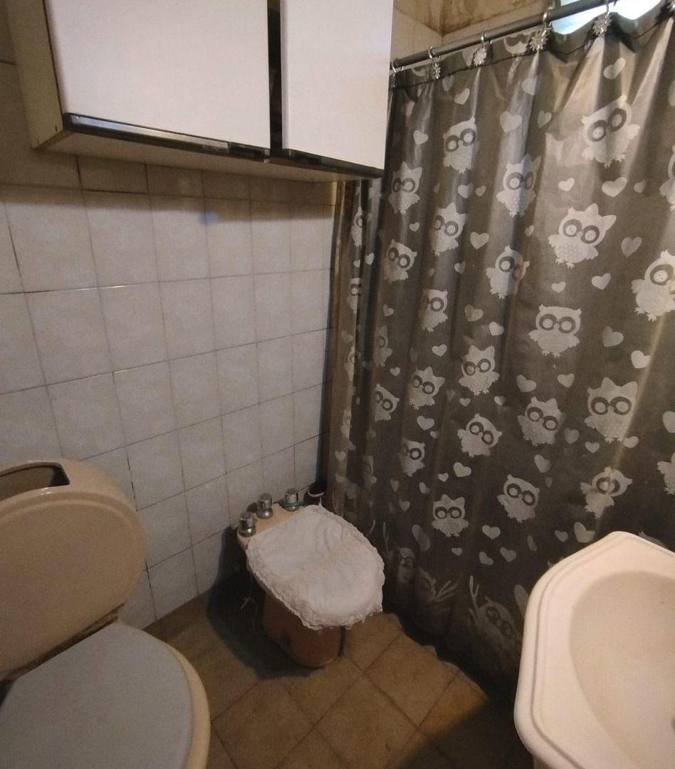 Foto de CASA EN ESQUINA DE LUGANO Y PEDERNERA EN LOMAS DE ZAMORA, imagen 3