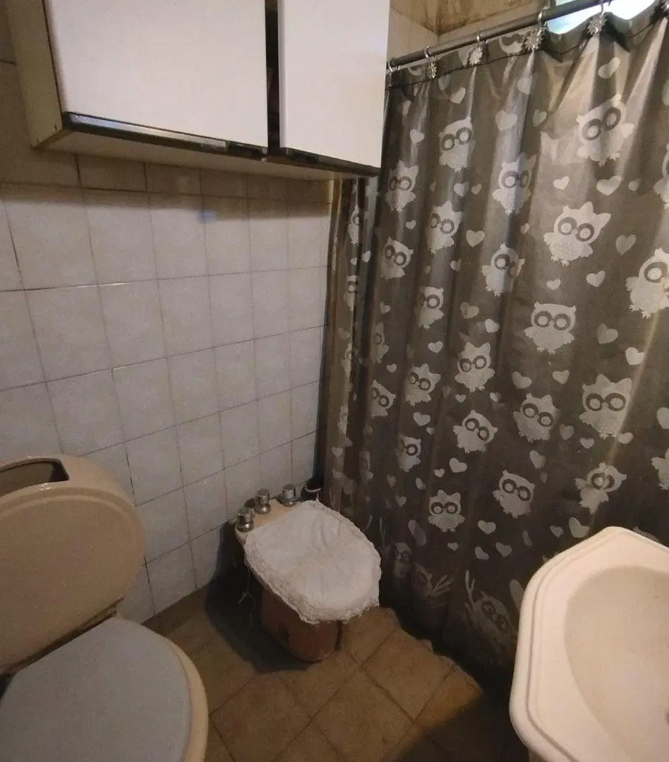 CASA EN ESQUINA DE LUGANO Y PEDERNERA EN LOMAS DE ZAMORA 3