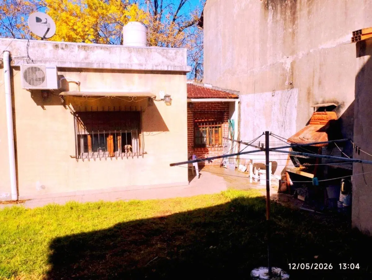 CASA EN ESQUINA DE LUGANO Y PEDERNERA EN LOMAS DE ZAMORA 5