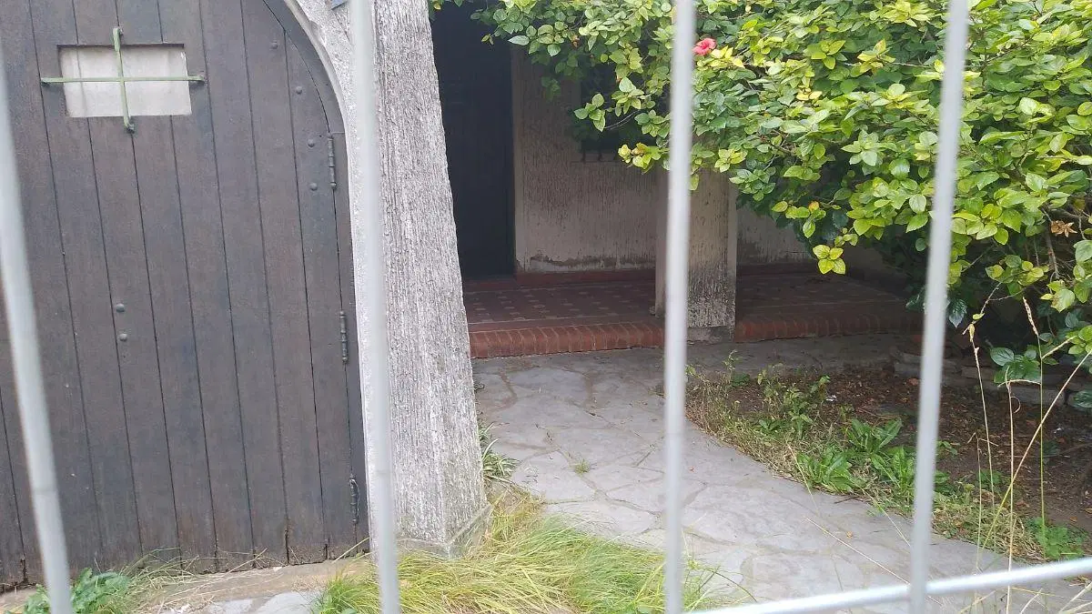CASA EN ESPECTACULAR UBICACION SOLO APTO COMERCIAL 2