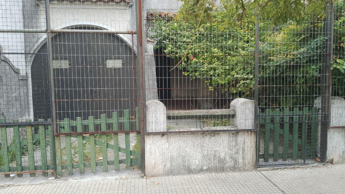 CASA EN ESPECTACULAR UBICACION SOLO APTO COMERCIAL