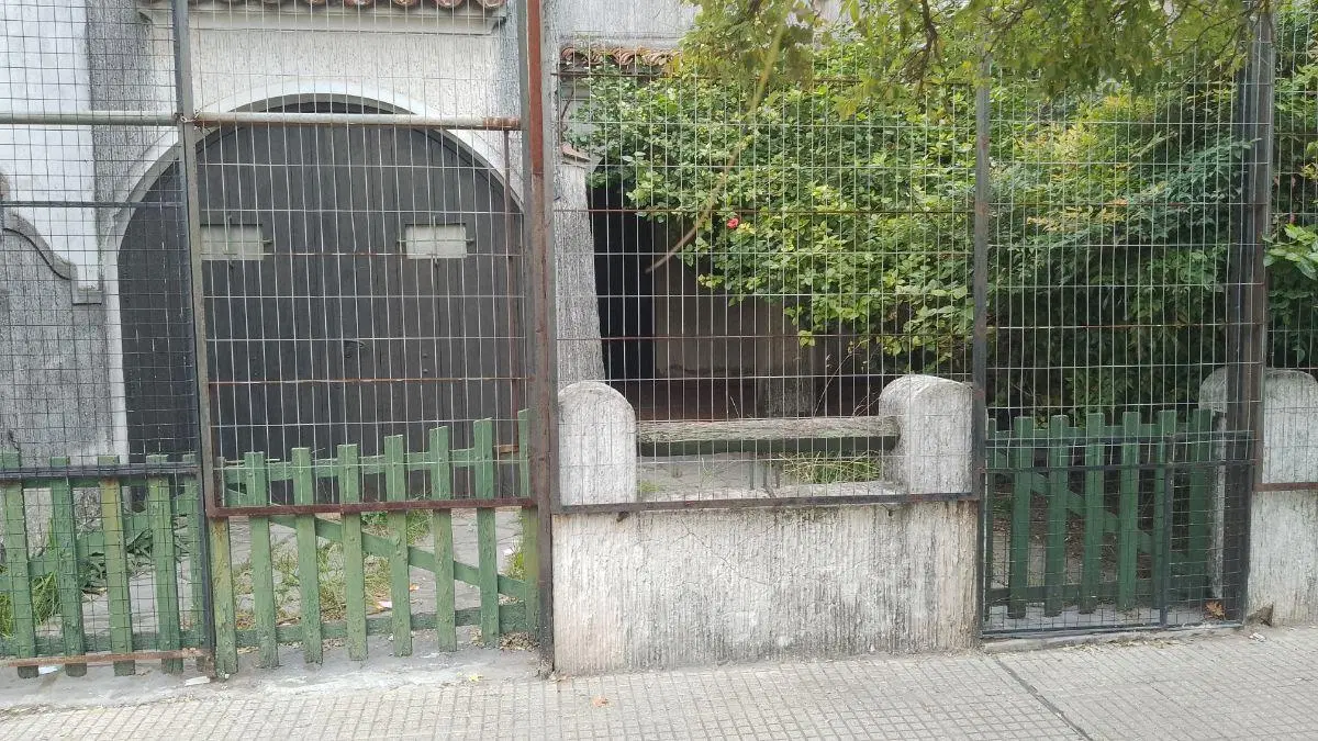 CASA EN ESPECTACULAR UBICACION SOLO APTO COMERCIAL 4
