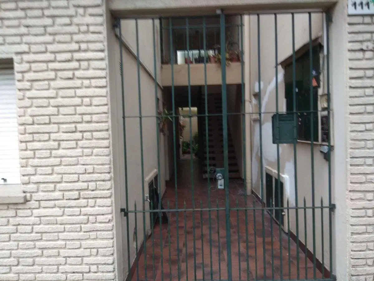 DEPARTAMENTO TIPO CASA 2 AMBIENTES EN INMEJORABLE ESTADO 2
