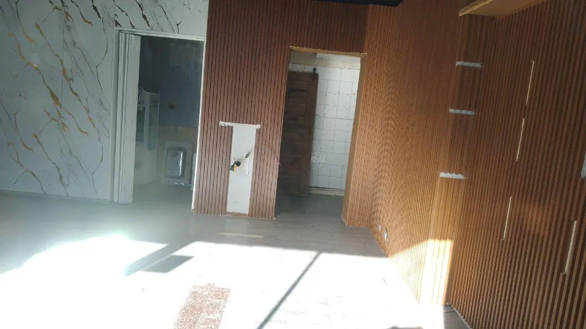 LOCAL EN ZONA COMERCIAL DE BANFIELD OESTE A 1 CUADRA DE AV. HIPOLITO YRIGOYEN 3