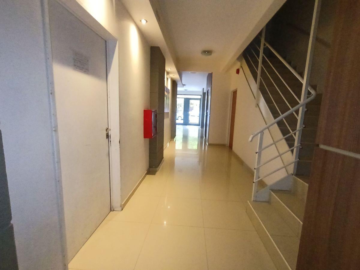 Foto de 3 ambientes muy luminoso con coch fija cubierta – Piso alto al frente, imagen 3