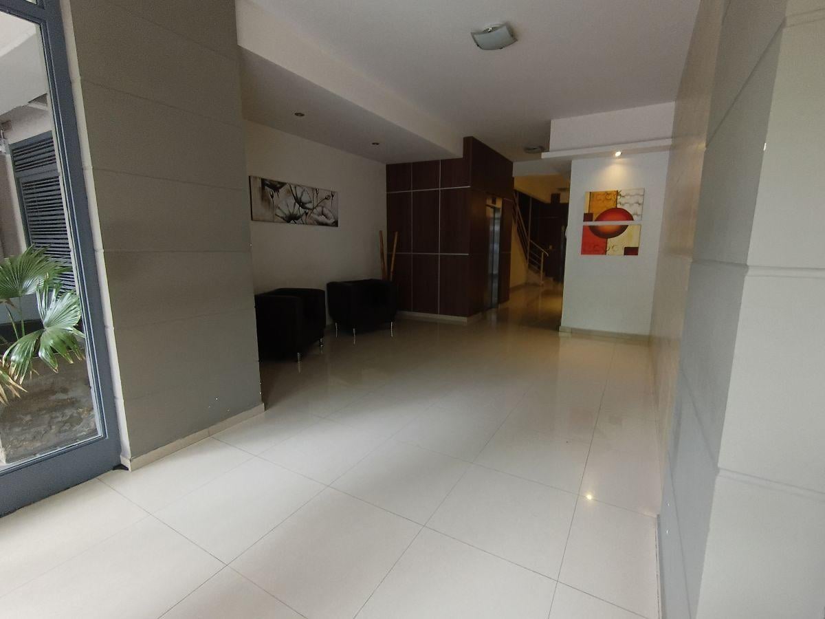 Foto de 3 ambientes muy luminoso con coch fija cubierta – Piso alto al frente, imagen 4