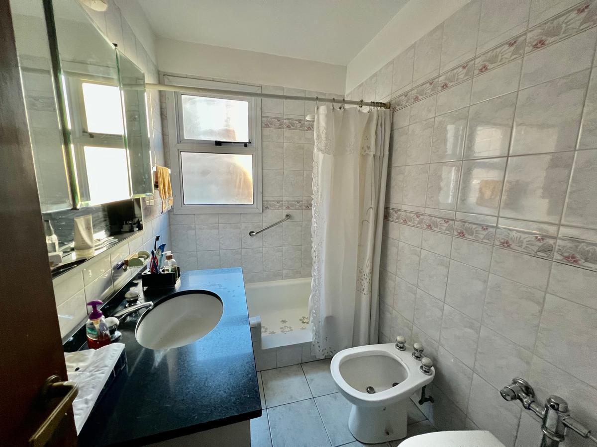 Venta Departamento 4 Ambientes con Cochera Fija. 1