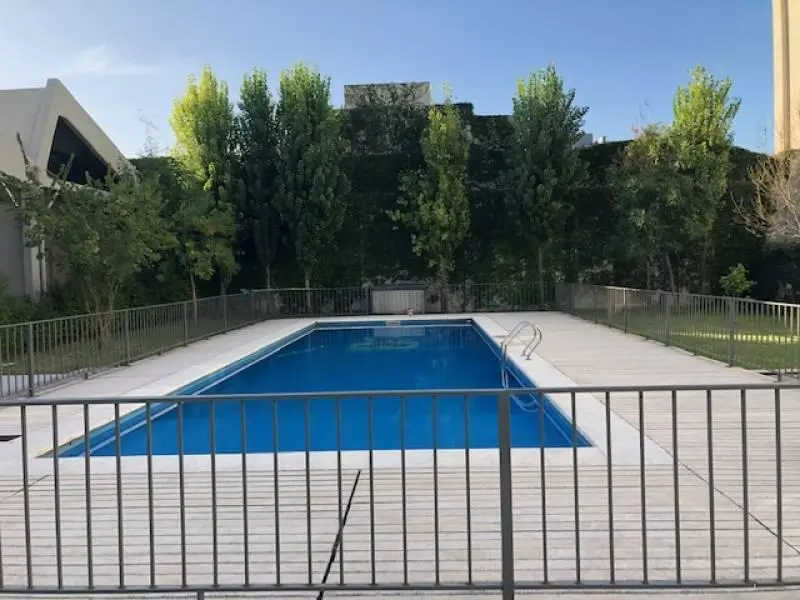 Alquiler amplio monoambiente con cochera fija y amenities en Villa Urquiza 5