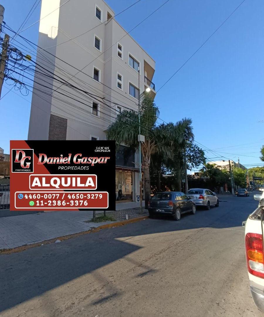 Foto de ALQUILER – DEPARTAMENTO 2 AMBIENTES EN EDIFICIO – IMPECABLE, imagen 2