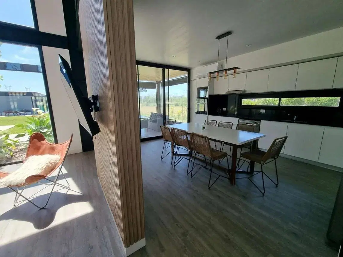VENTA – IMPRESIONANTE CASA 6 AMBIENTES C/PISCINA – LOTE DE 1.274 M2 5