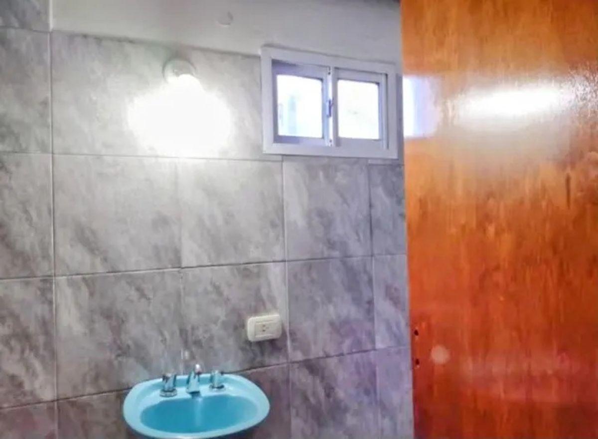ALQUILER – AMPLIO LOCAL COMERCIAL SOBRE AVENIDA – 2 PLANTAS