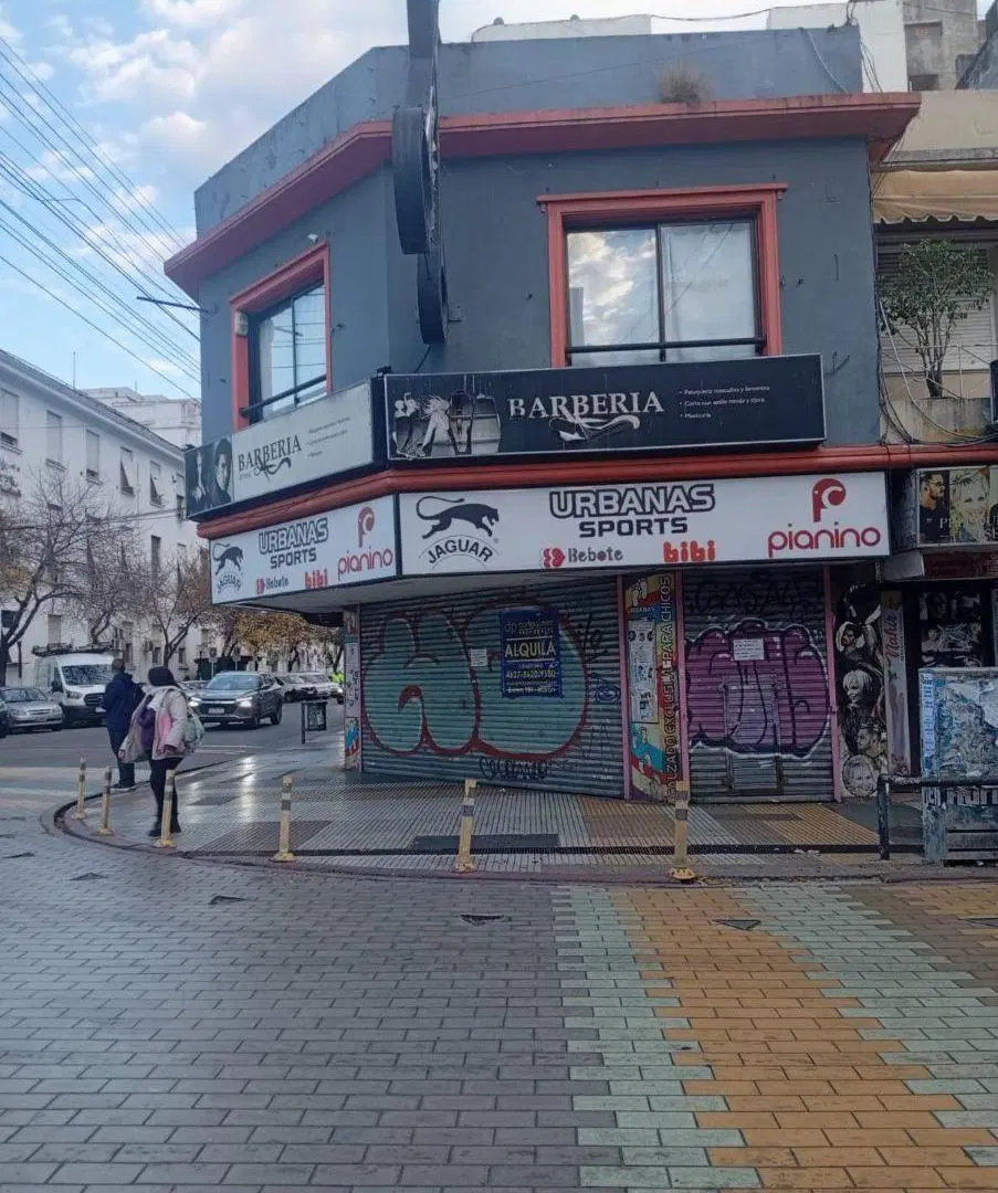 ALQUILER – EXCELENTE LOCAL COMERCIAL EN ESQUINA – MORÓN CENTRO 1