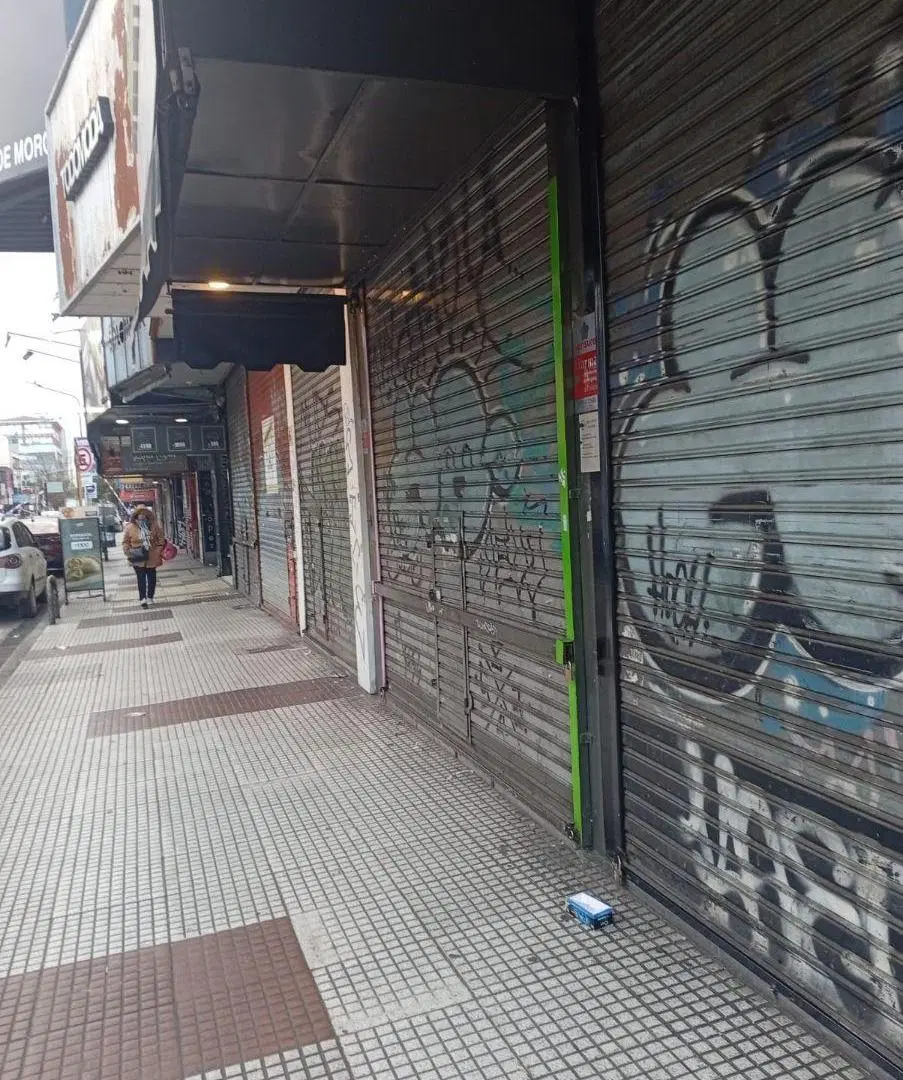 Alquiler - Excelente local comercial en Moron centro 3