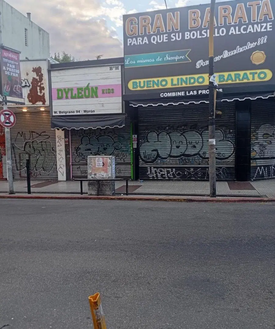Alquiler - Excelente local comercial en Moron centro 5