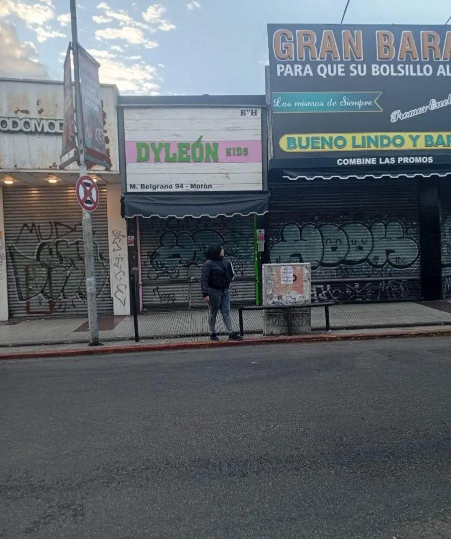 Alquiler - Excelente local comercial en Moron centro 1