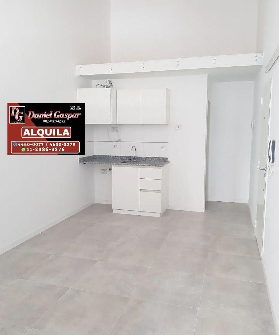 ALQUILER – MONOAMBIENTE EN PRIMER PISO – IMPECABLE ESTADO