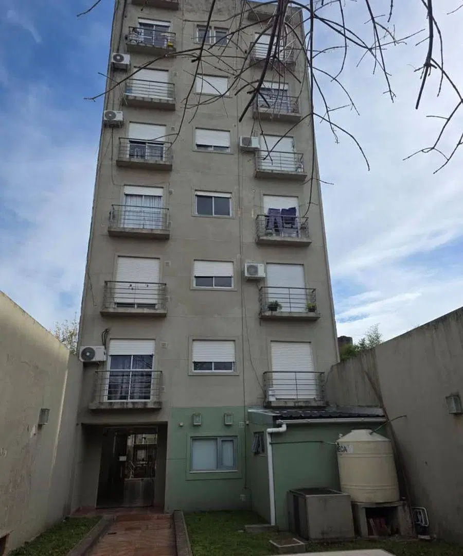 ALQUILER – DEPARTAMENTO 2 AMBIENTES AL FRENTE – SEMIPISO 1