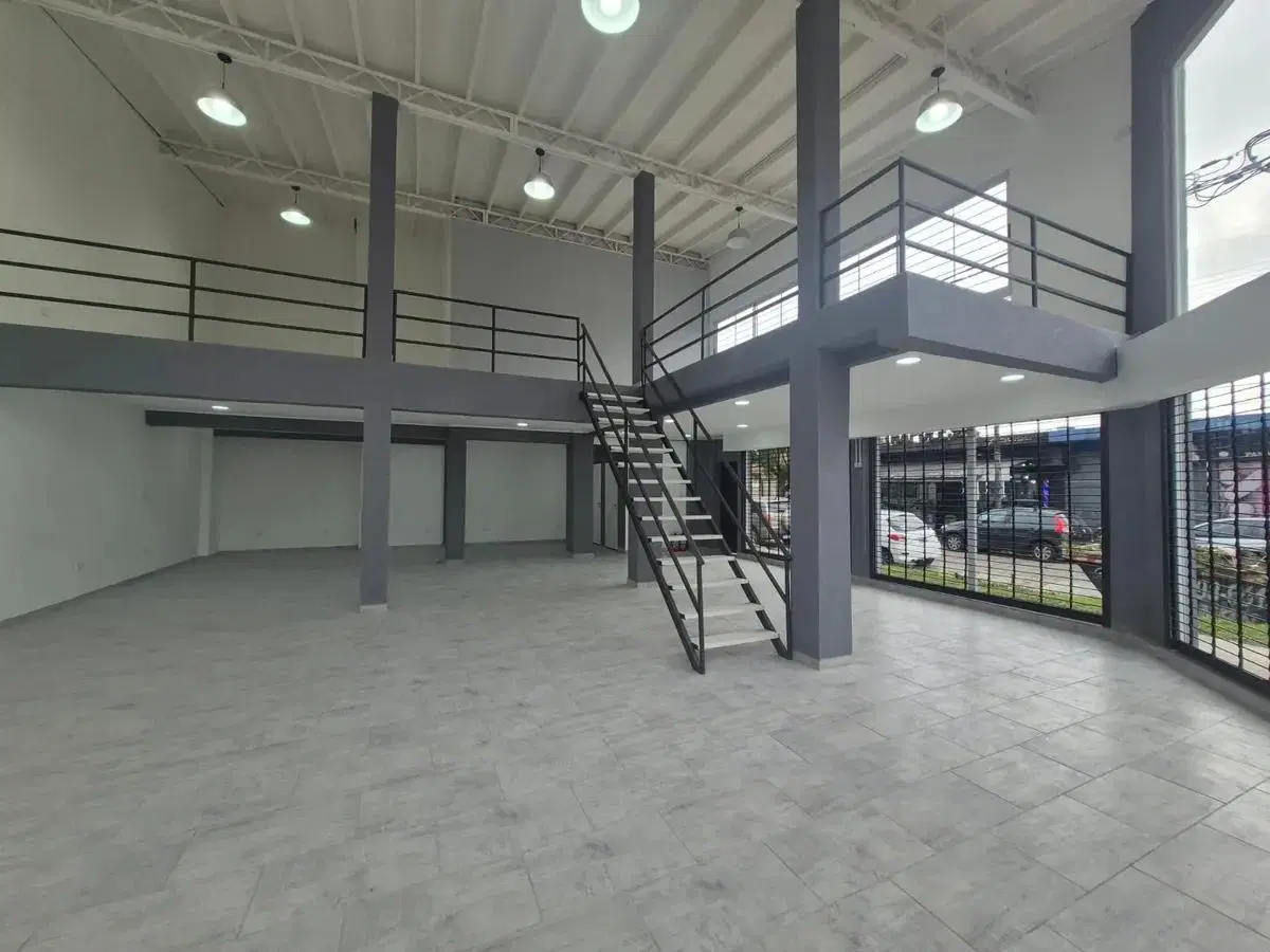ALQUILER – EXCELENTE LOCAL COMERCIAL EN ESQUINA A ESTRENAR – DOS PLANTAS 2
