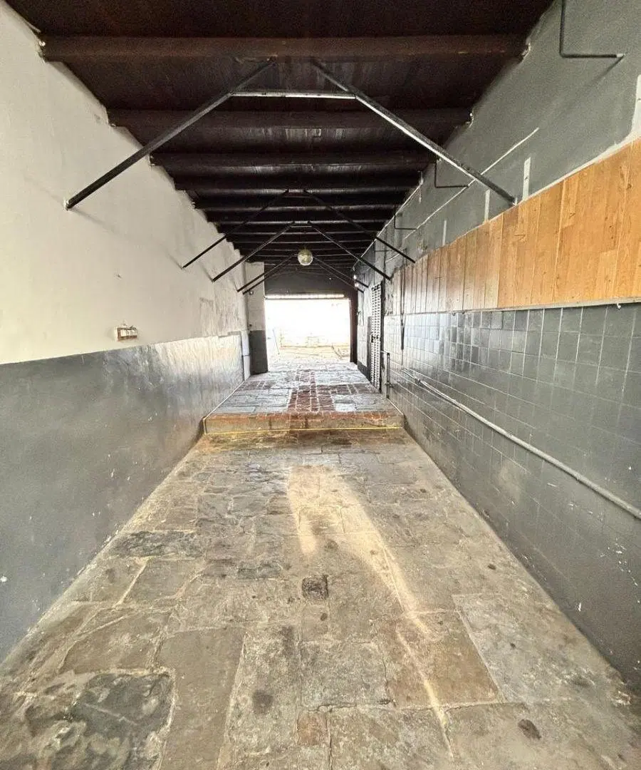 ALQUILER – LOCAL COMERCIAL AMPLIO – 160 M2 1